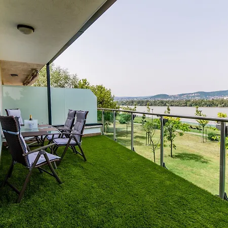 Duna Terrace *